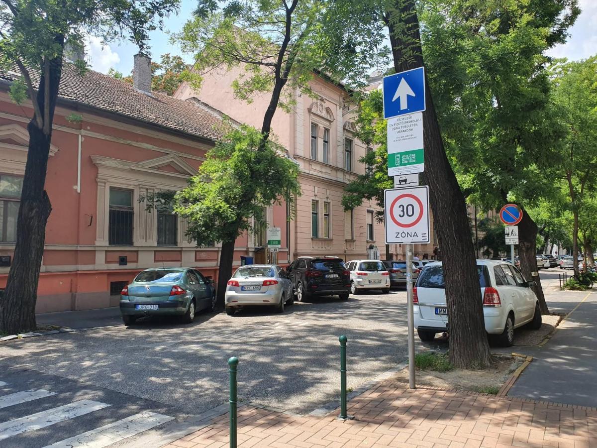 Pompar Belvarosi Apartman Szeged Exterior photo
